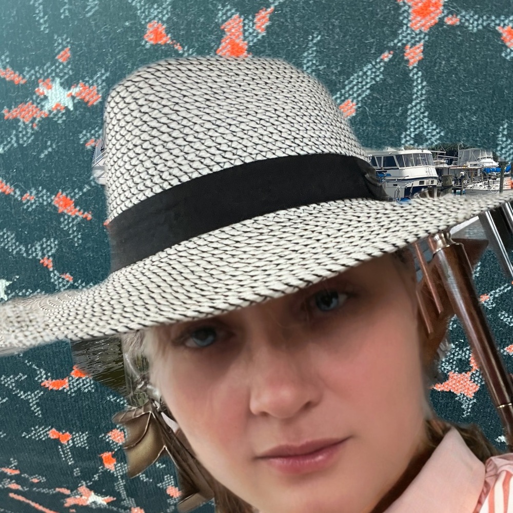 Meet your Posher, Luciana